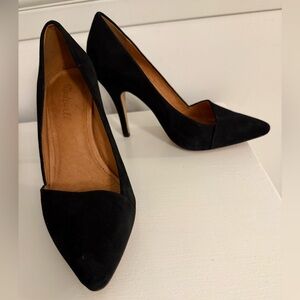 Great 4” black suede pumps